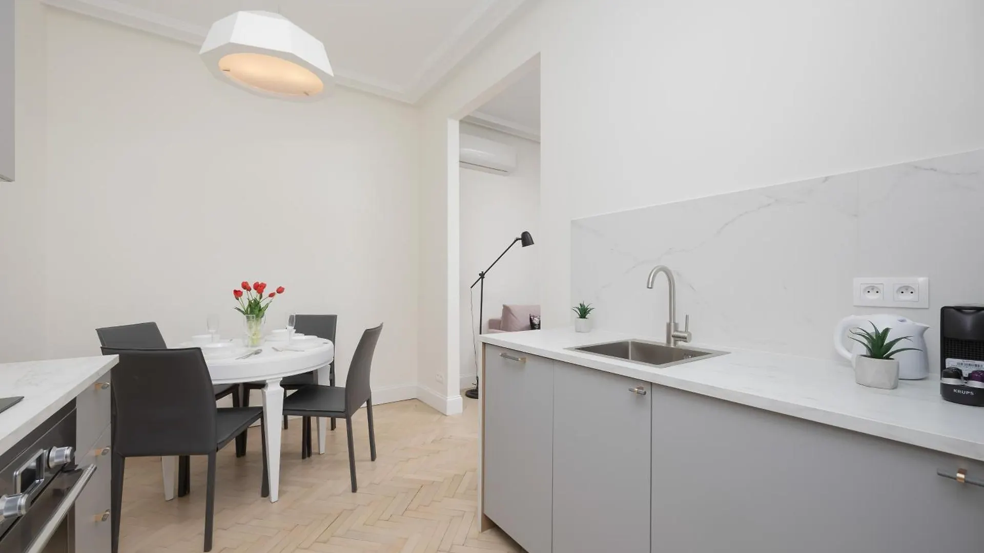 Modern Apartments With Air Conditioning In Warsaw Close To Three Parks By Renters Prestige