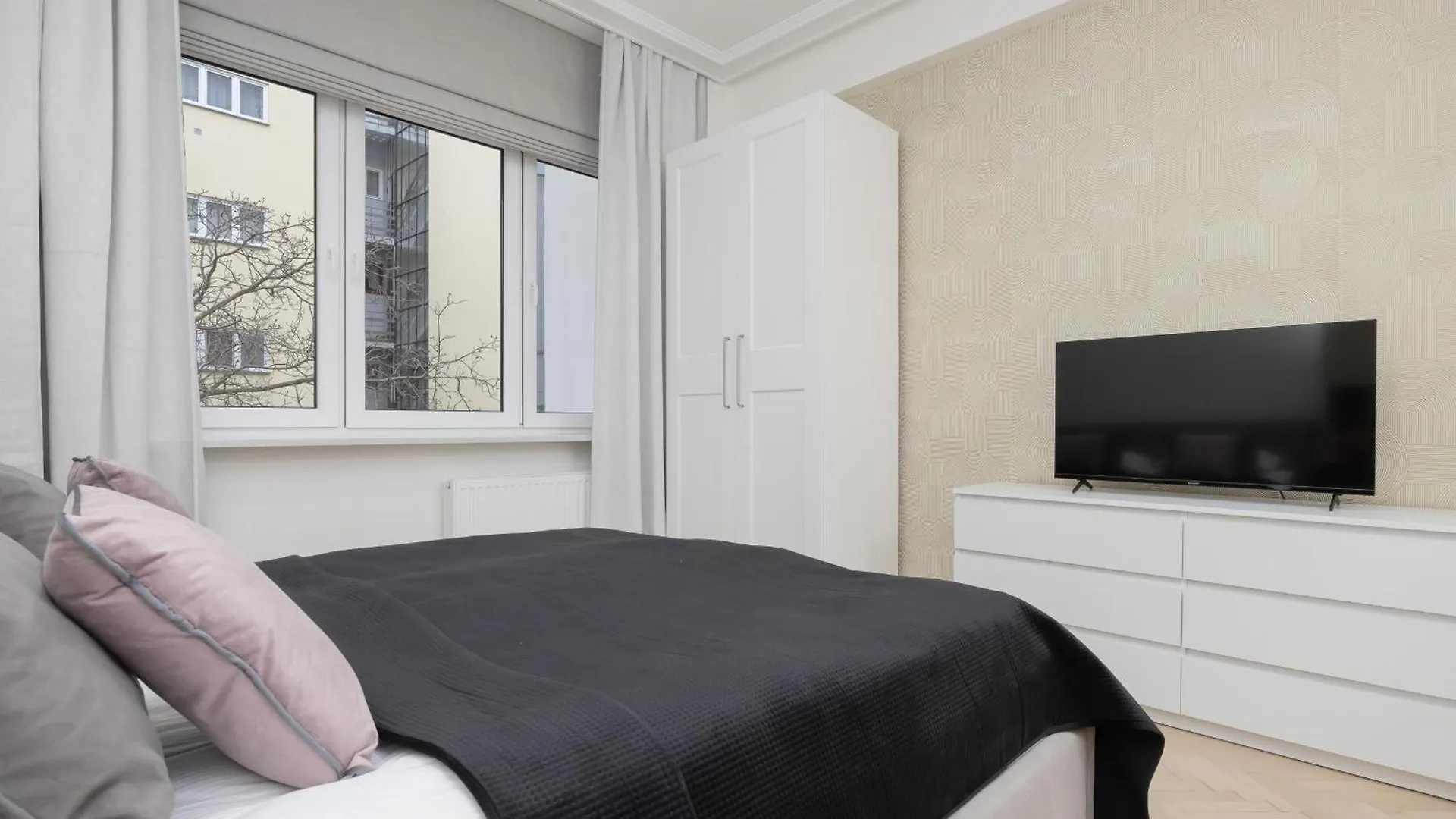 Modern Apartments With Air Conditioning In Warsaw Close To Three Parks By Renters Prestige 0*,  Poland