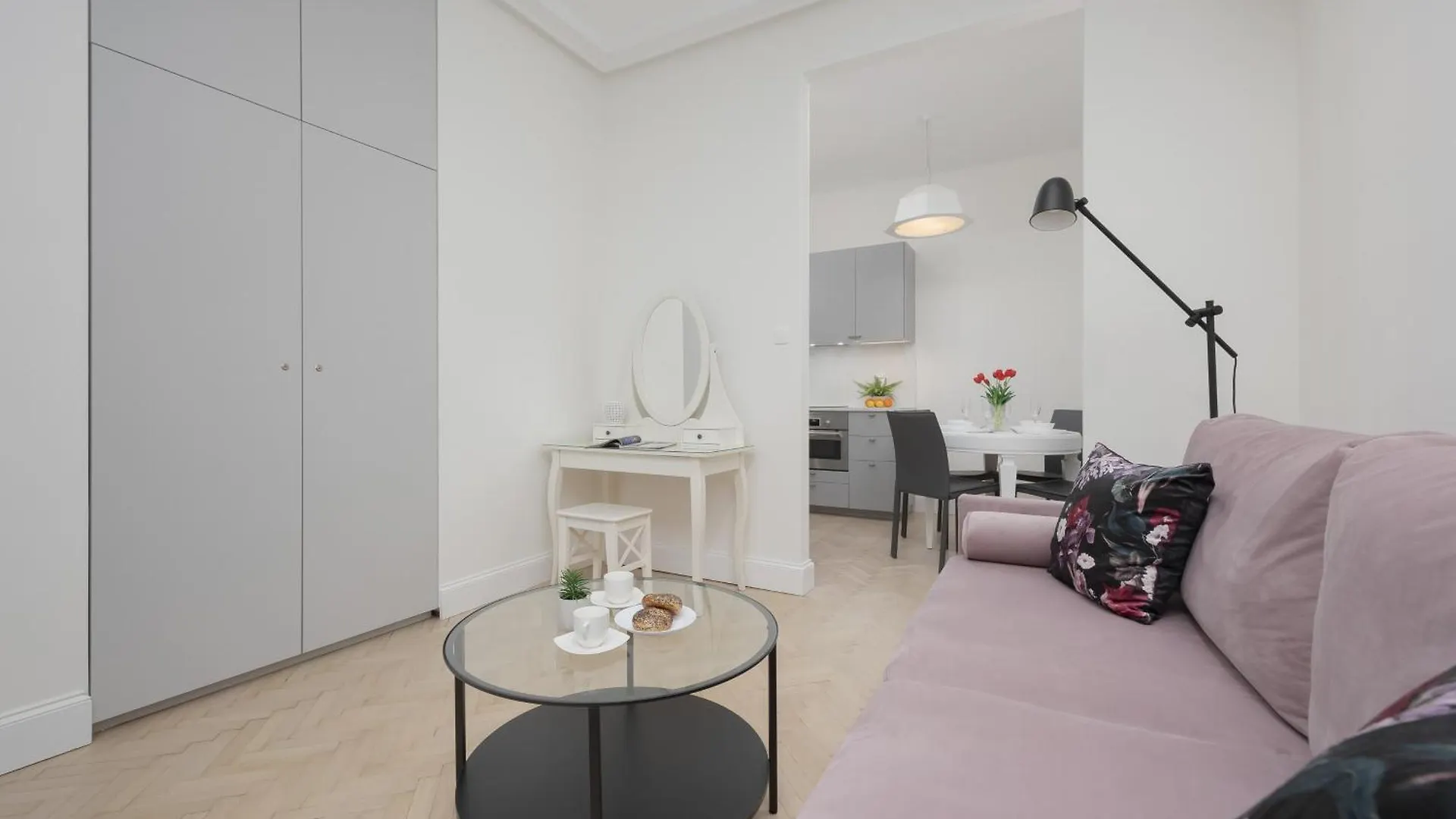 Modern Apartments With Air Conditioning In Warsaw Close To Three Parks By Renters Prestige 0*,