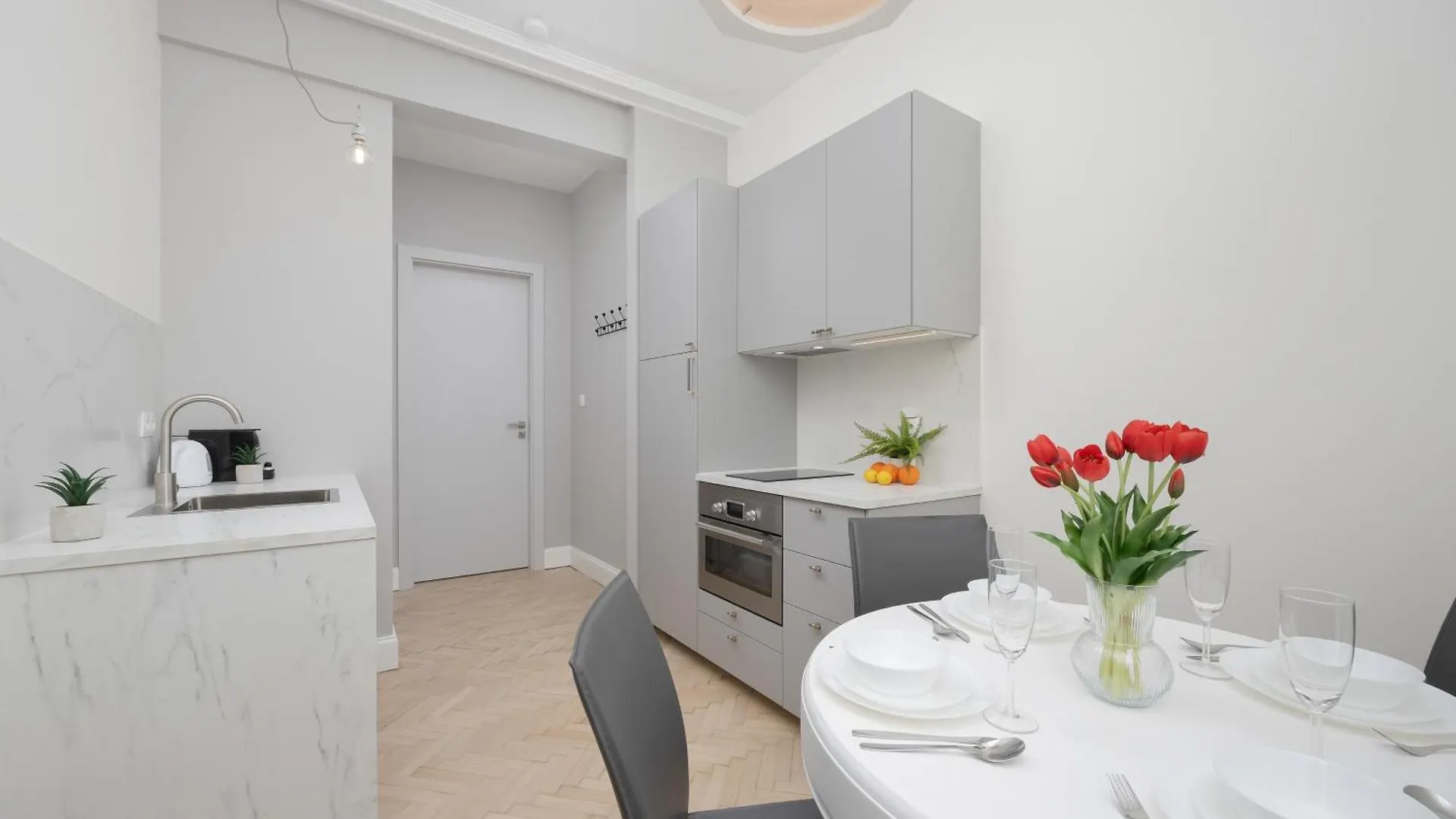 Modern Apartments With Air Conditioning In Warsaw Close To Three Parks By Renters Prestige 0*,