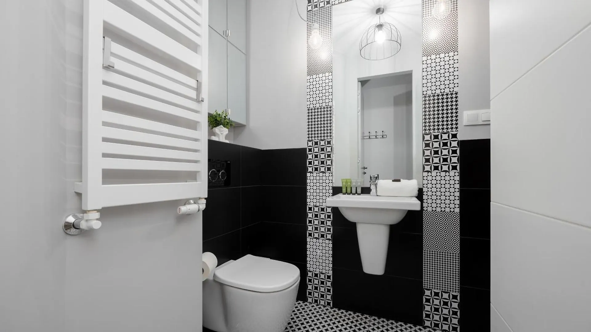 Modern Apartments With Air Conditioning In Warsaw Close To Three Parks By Renters Prestige 0*,  Poland