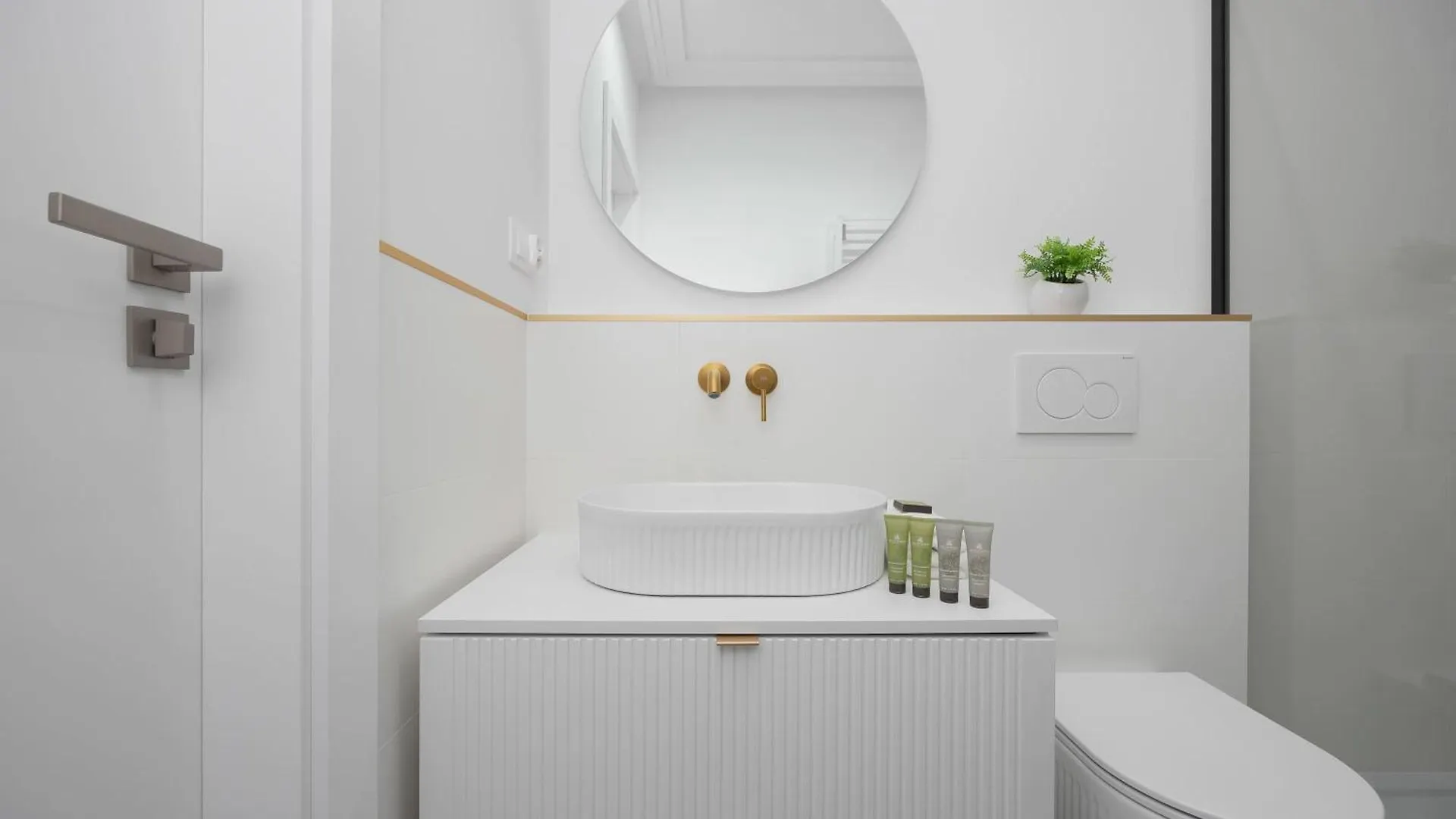 Modern Apartments With Air Conditioning In Warsaw Close To Three Parks By Renters Prestige