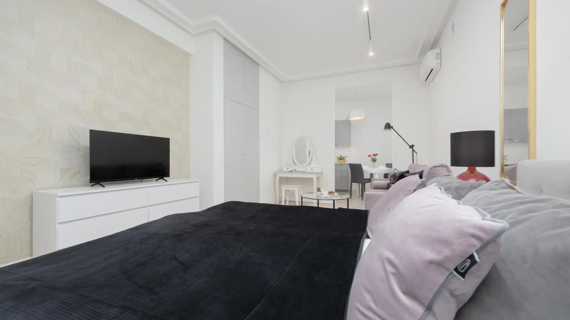 Modern Apartments With Air Conditioning In Warsaw Close To Three Parks By Renters Prestige