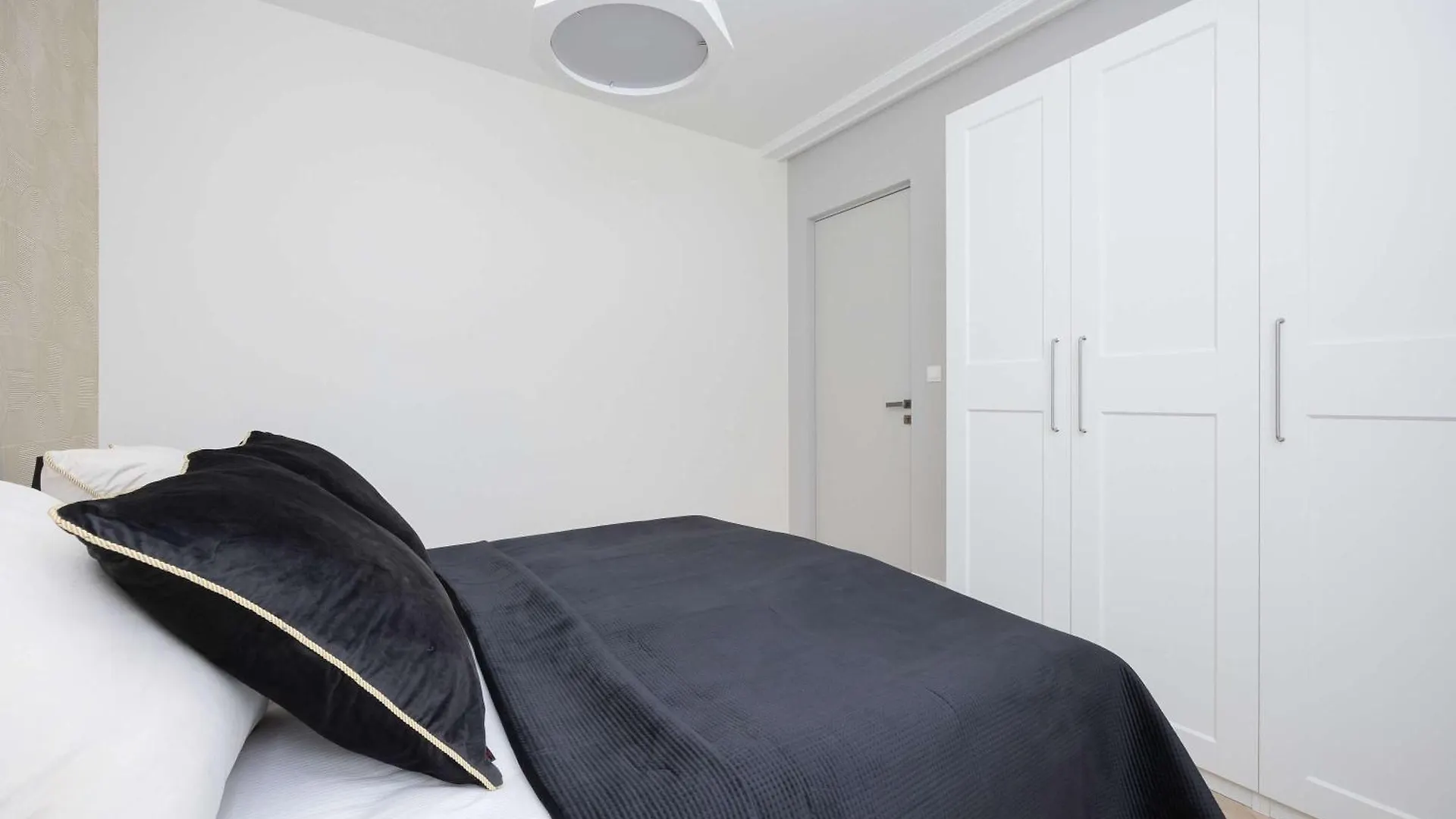Modern Apartments With Air Conditioning In Warsaw Close To Three Parks By Renters Prestige