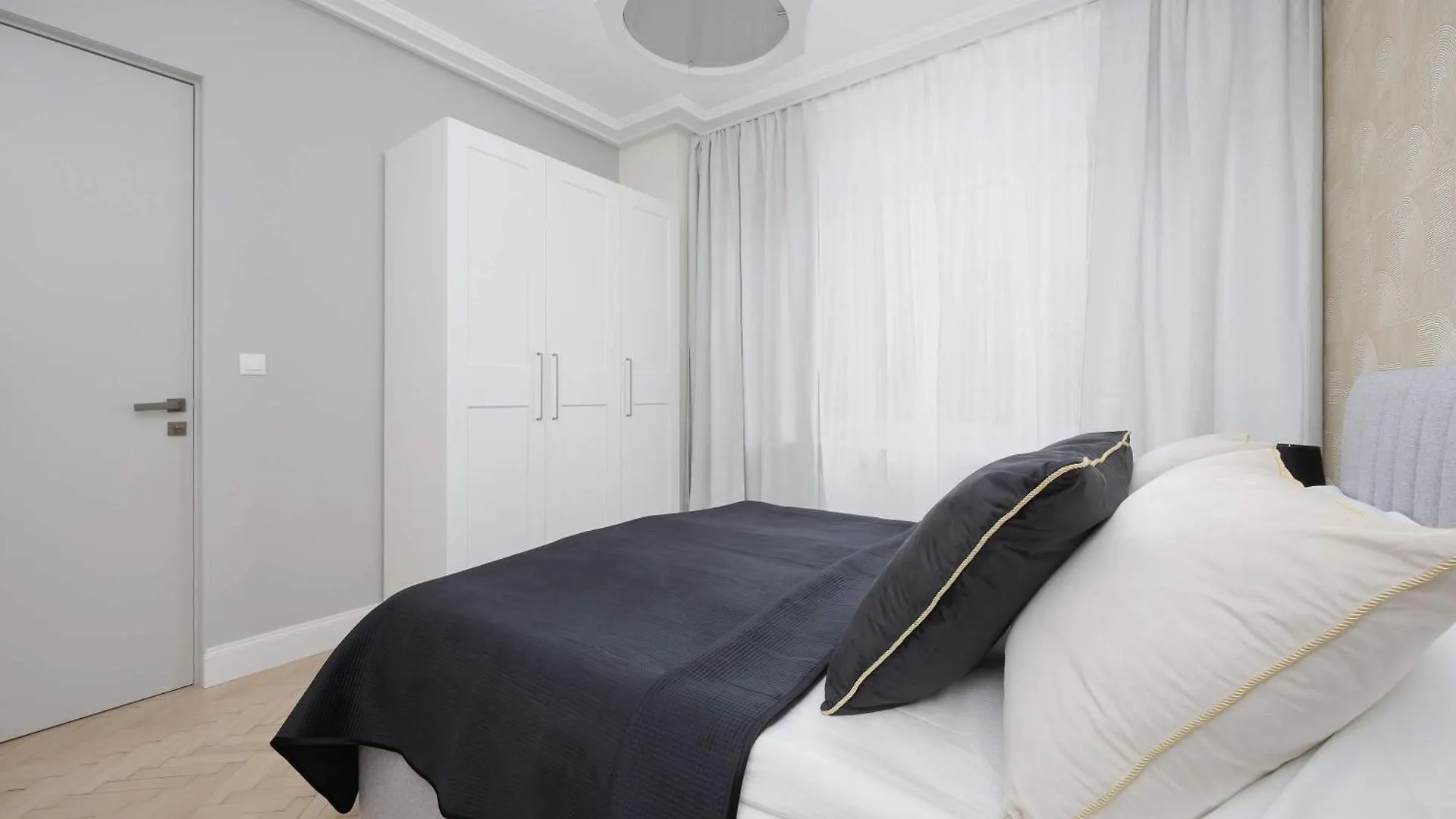 Modern Apartments With Air Conditioning In Warsaw Close To Three Parks By Renters Prestige