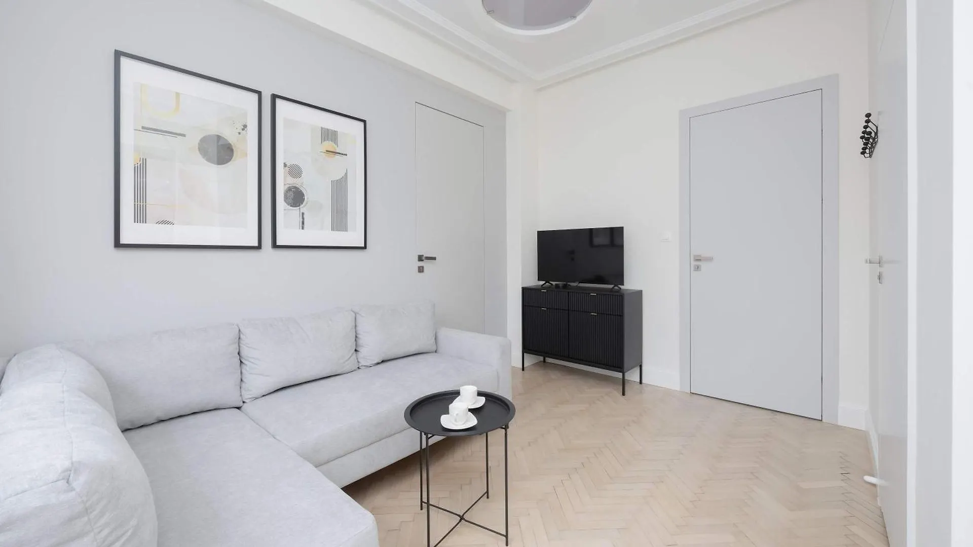 Modern Apartments With Air Conditioning In Warsaw Close To Three Parks By Renters Prestige Poland